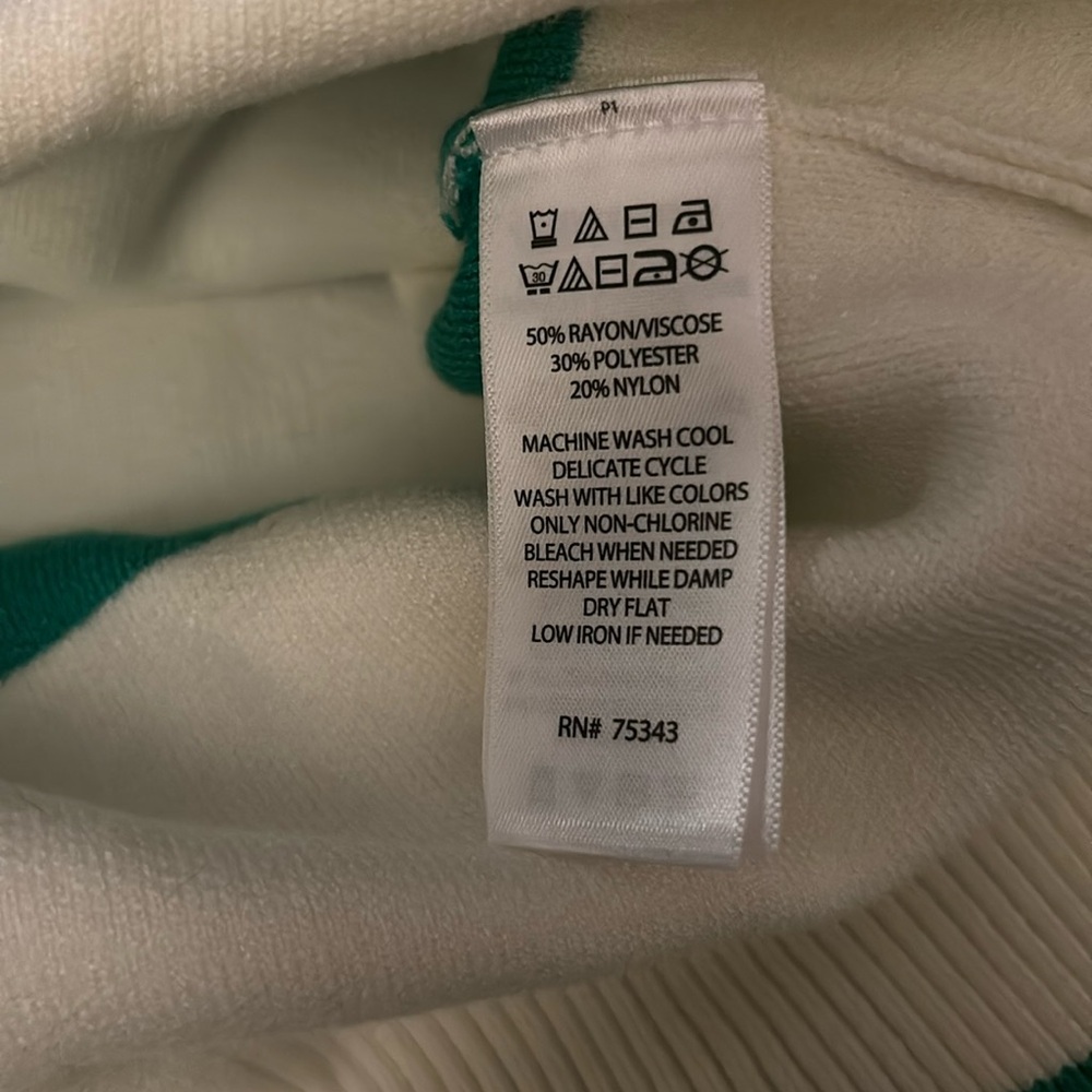 NWT Max Studio Vneck sweater - Picture 4 of 5